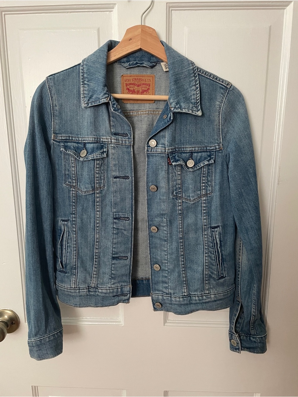 Levi's Light Blue Denim Jacket - Classic Trucker Style